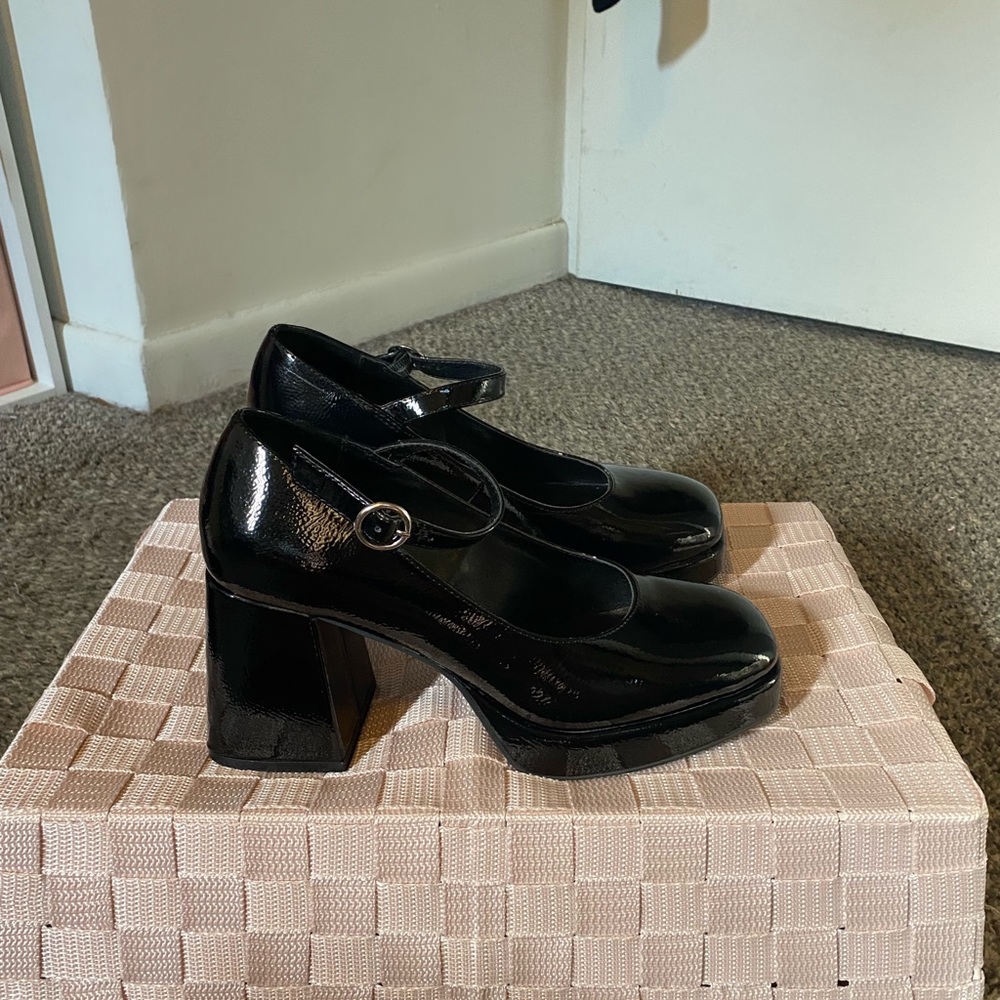 Steve Madden Mingle Black Patent Mary Jane Heels